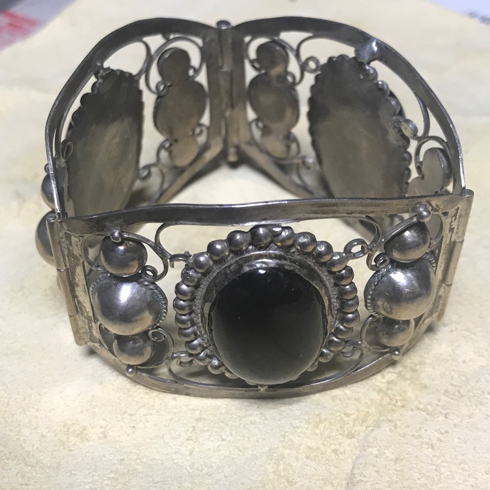 Mecho en Mexico Black onyx bracelet.